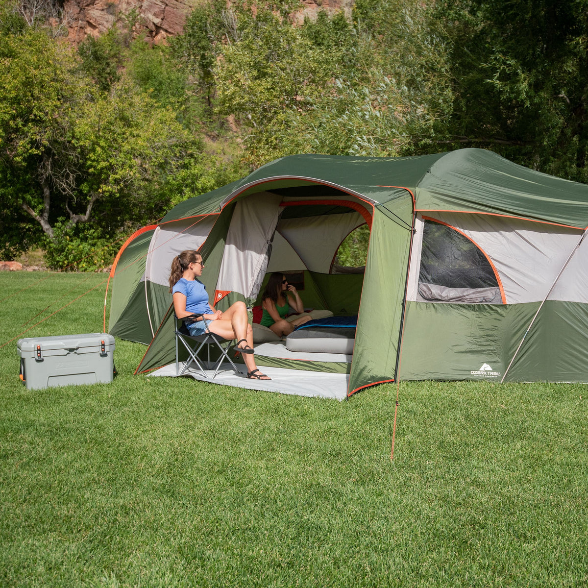 18-Person Cabin Tent with 3 Covered Entrances Y22448