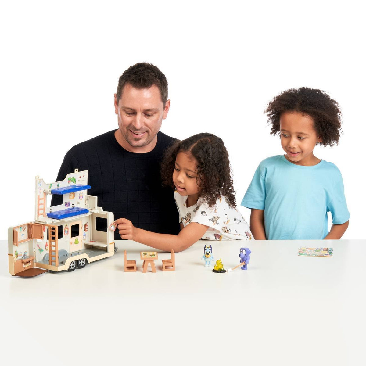 Bluey & Jean Luc Caravan Adventures Playset E107