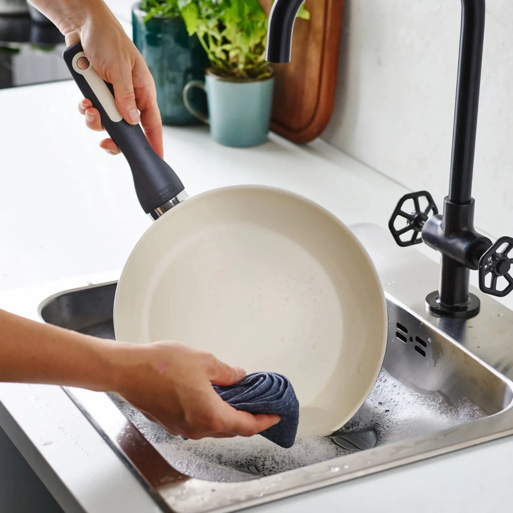 Black Ceramic Nonstick 7", 9.5" and 11" Frypan Set I50367