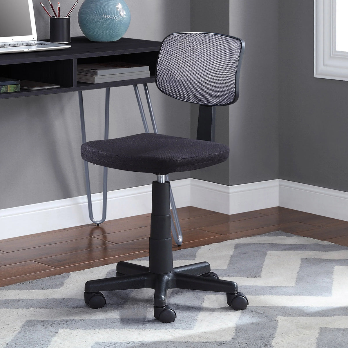 Mesh Task Chair with Padded Seat G219