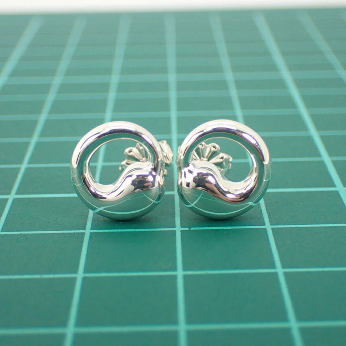 925 Eternal Circle Earrings J716