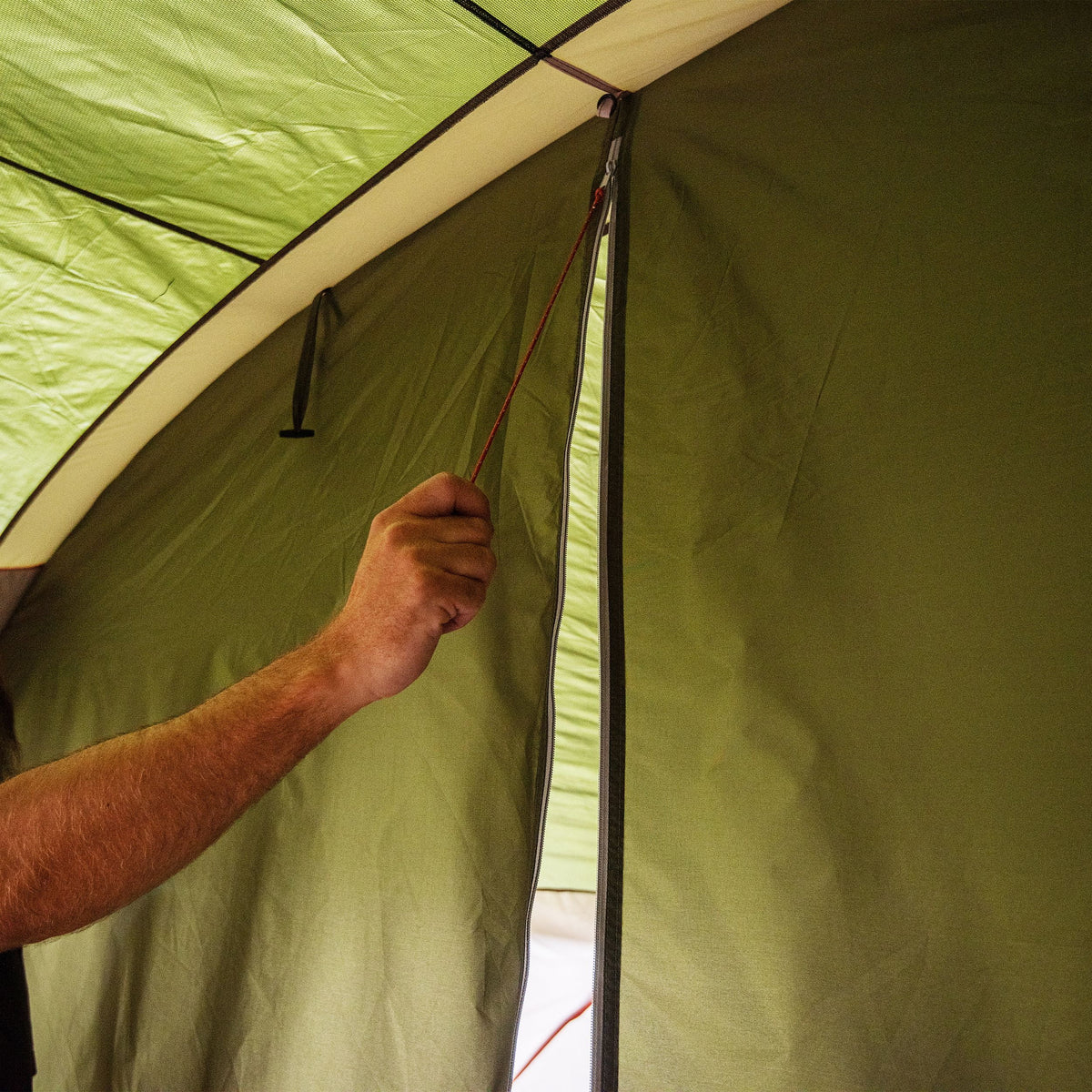 18-Person Cabin Tent with 3 Covered Entrances Y22448