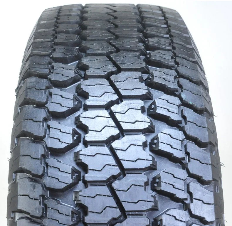 P265/70R17 113S All-Season Tire P408